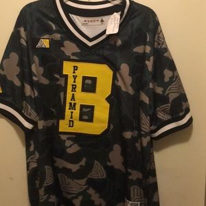 Black Pyramid Jersey.